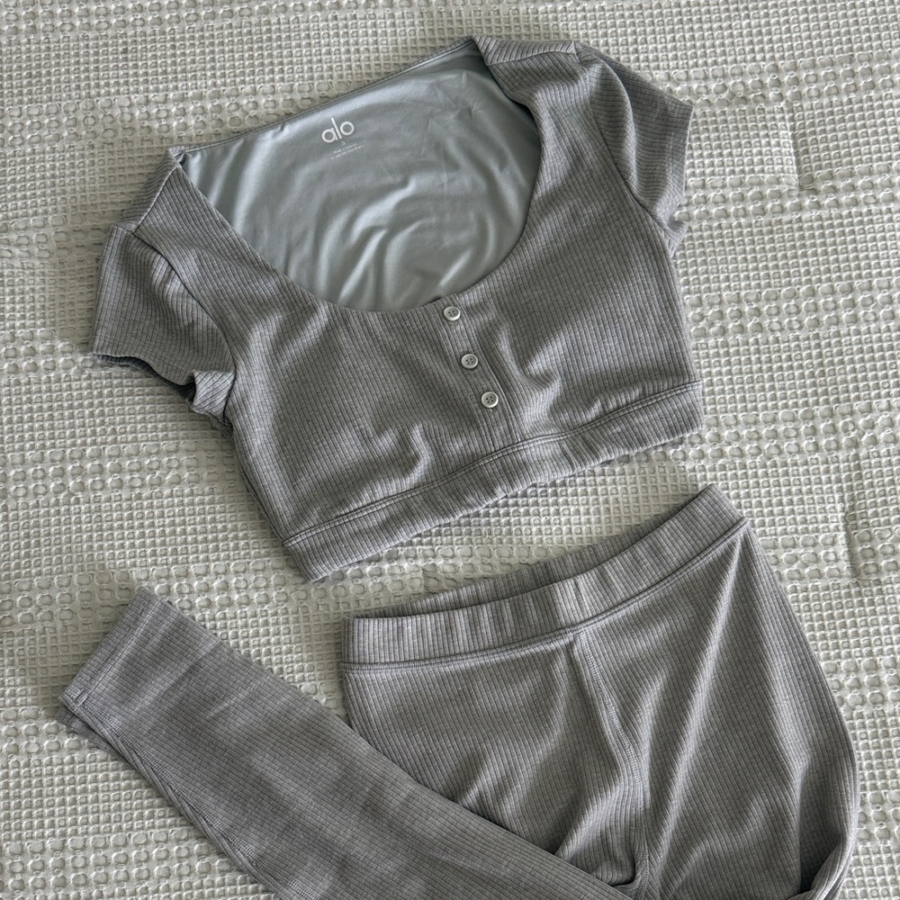 ALO Yoga Ribbed Gray Sports Bra/Crop Top and Leggings Set